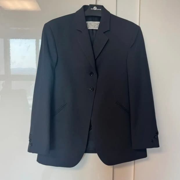 모어댄예스터데이 자켓