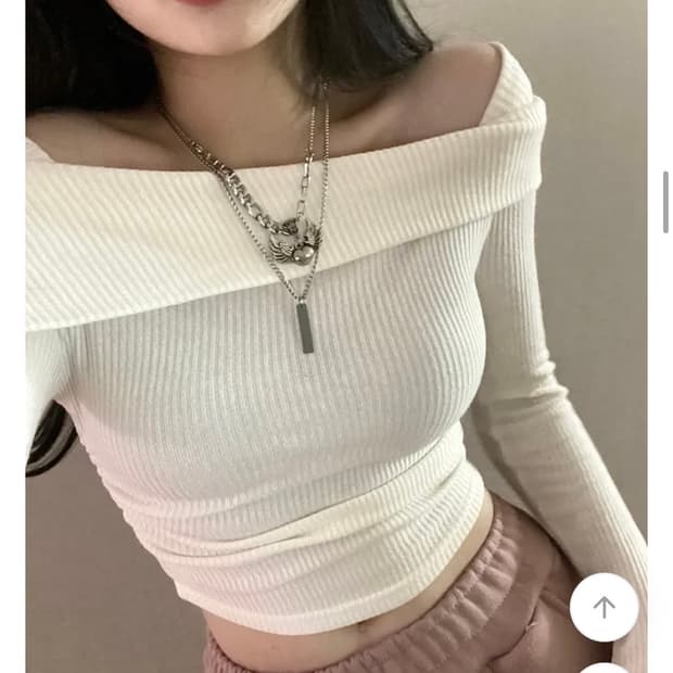 니트 크롭 오프숄더