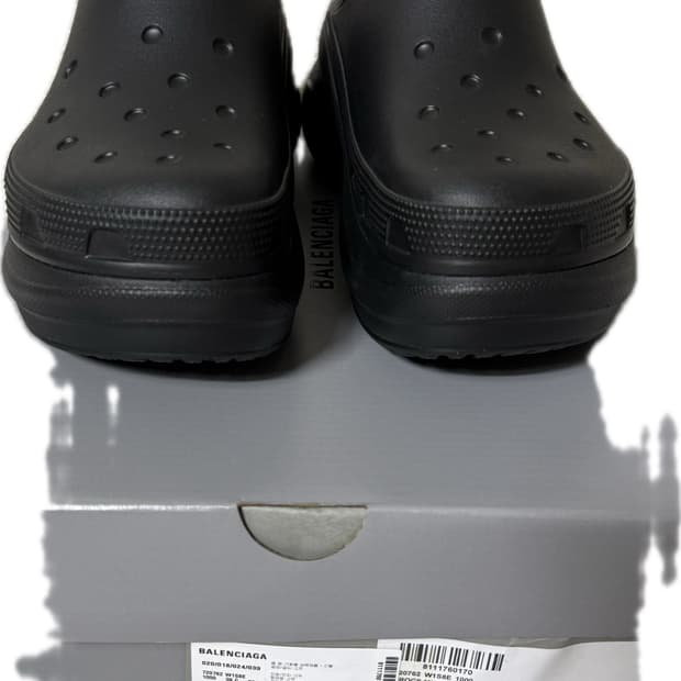 (39c) 발렌시아가 크록스 뮬 