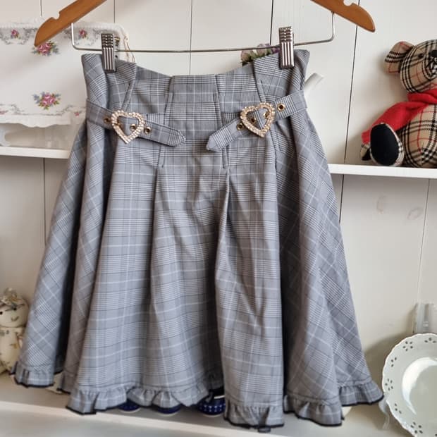 하트 큐빅 버클 체크 프릴 스커트