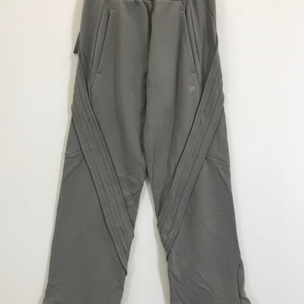 [L] paf x fila 테크니컬 스웻팬츠 센터 그레이