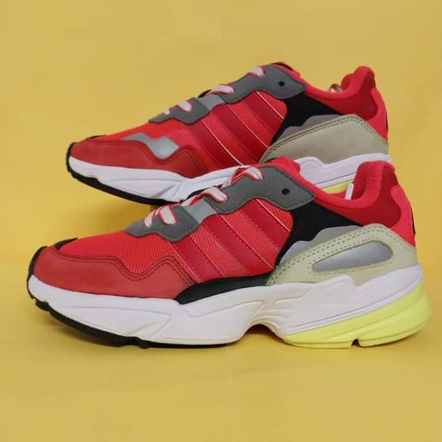 여성 아디다스 영-96 운동화 (230)