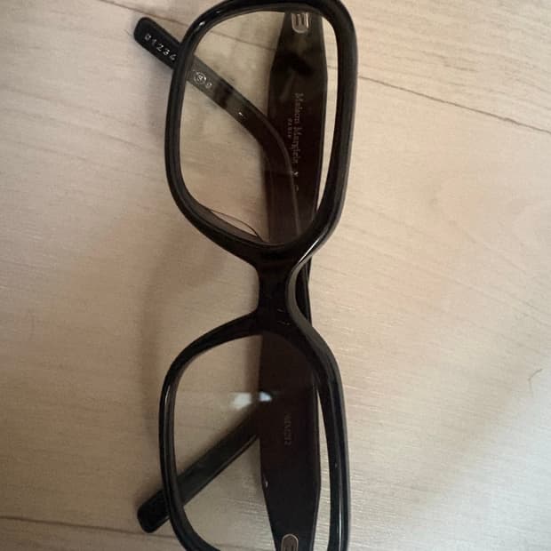 마르지엘라 젠틀몬스터 MM212 블랙 클리어 팝니다