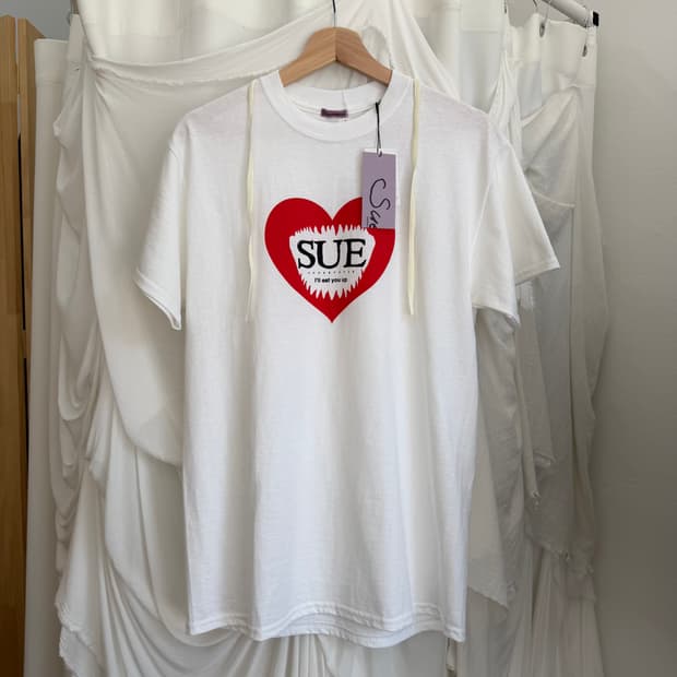 SUE UNDERCOVER TEE