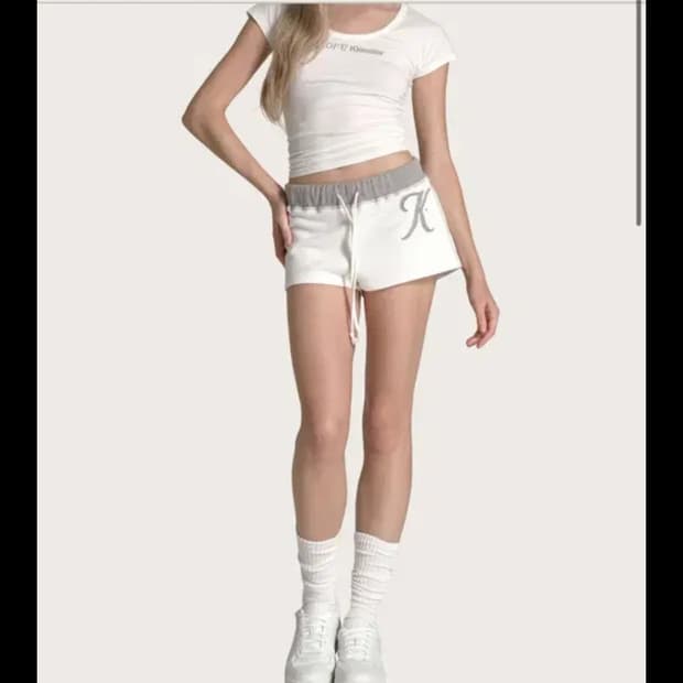 (새상품) 클리시어 K Essential shorts, White