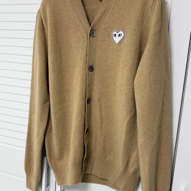 꼼데가르송 브이넥 가디건