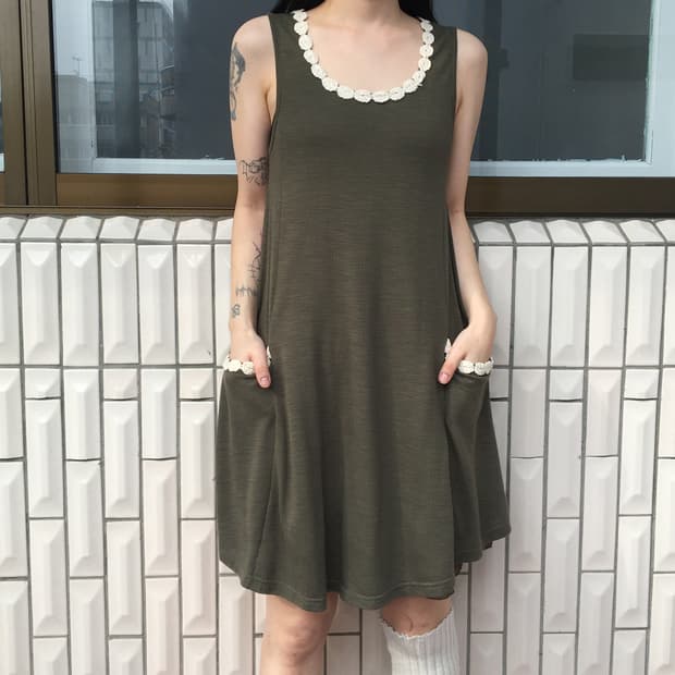 Trimming point sleeveless onepice