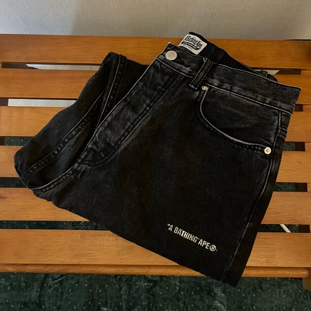 Bape 메탈 로고 데님 팬츠 23FW