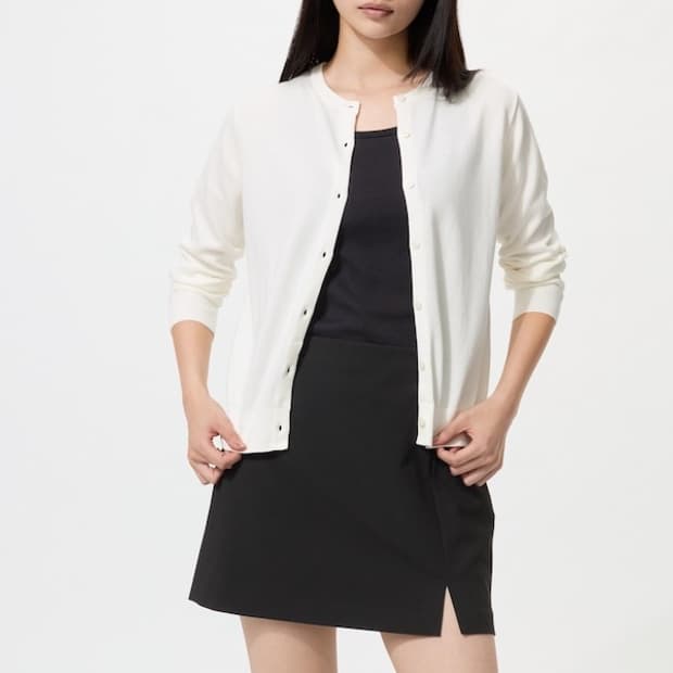 유니클로 크루넥 긴팔 단추 가디건 화이트 새상품