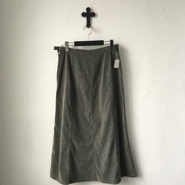 Line detail long skirt