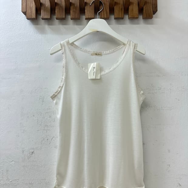 택있는새상품 일본빈티지 레이스 디테일 밑단 슬리브리스 탑