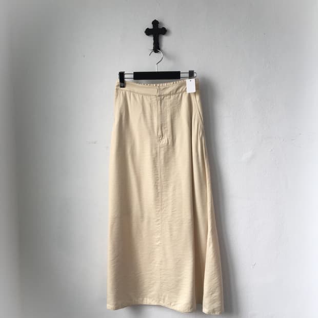 Glossy long skirt