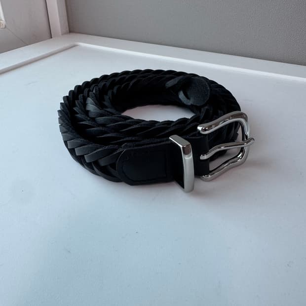 GU 블랙 위빙 꽈배기 벨트