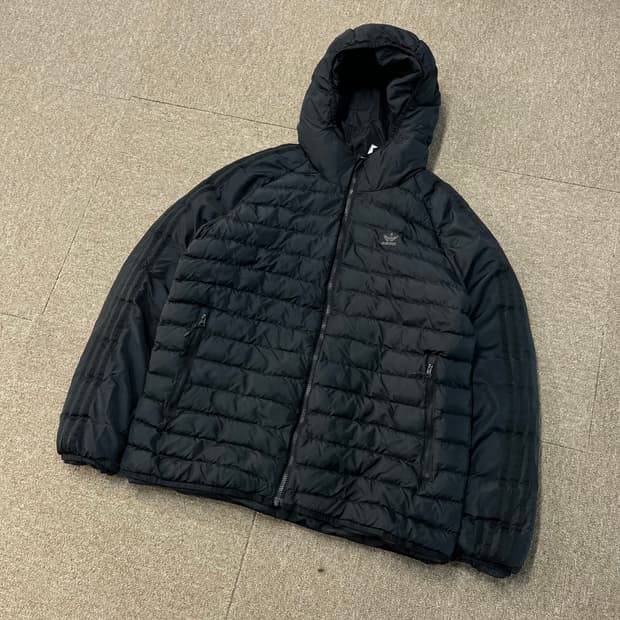  아디다스 경량패딩