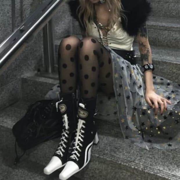 블랙 앤 화이트 하이힐 워커 부츠