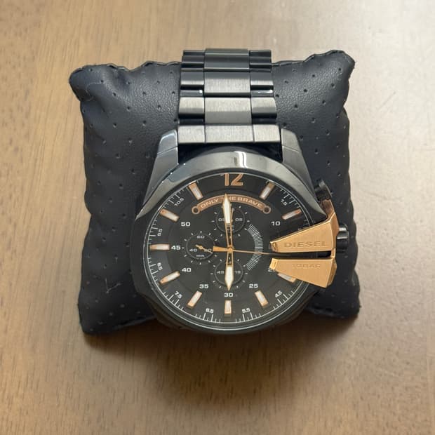 디젤  메가 치프 쿼츠 남성 메탈 시계 