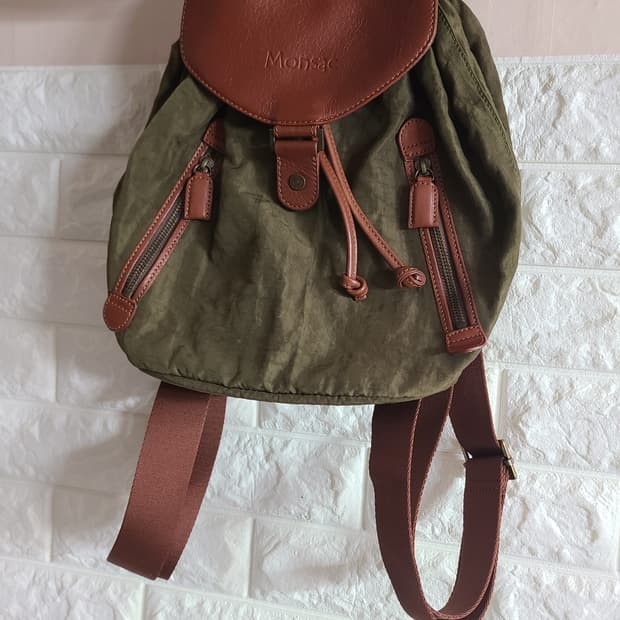 몽삭 여성 카키색 가죽 백팩