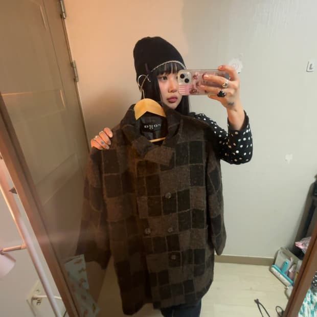 브라운 체크 부클 코트