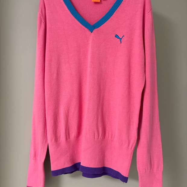 PUMA pink v-neck knit tee