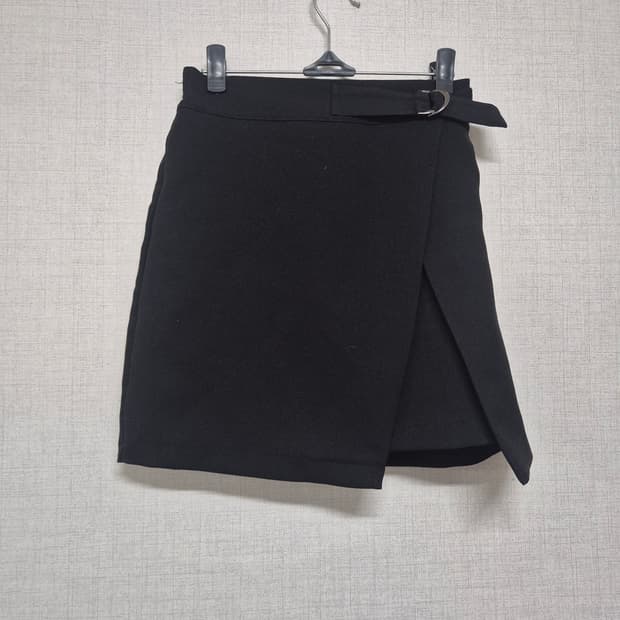 블랙 랩 스커트