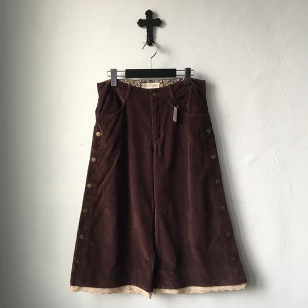 Button up point corduroy capri patns