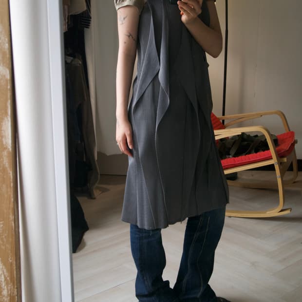 pleats sleeveless dress
