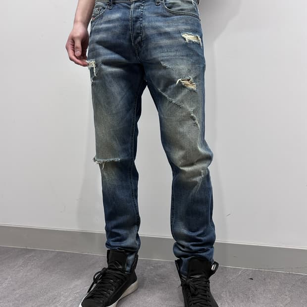 디젤 D.N.A Tepphar 디스트레스드 데님 팬츠