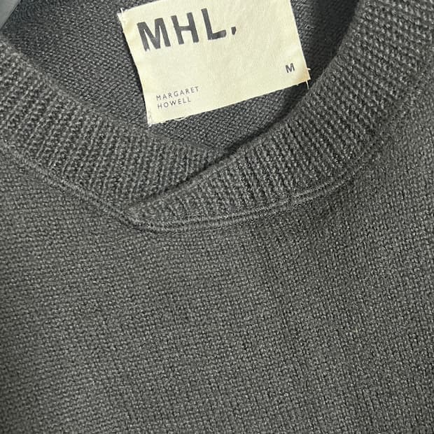 마가렛 호웰 wool 100% 브이넥 니트 블랙 (M)