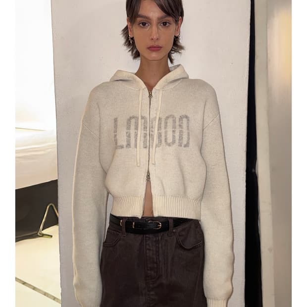 엘무드 타이포 울니트 크롭 후드집업 아이보리 38