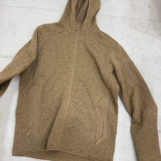 아크테릭스 커버트 후디 M 사이즈 하자 절대 없고 사용감도 없으며  색감