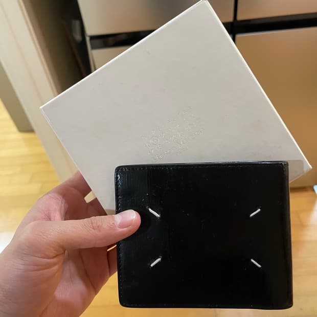 마르지엘라 유광 무광 반지갑 투톤지갑