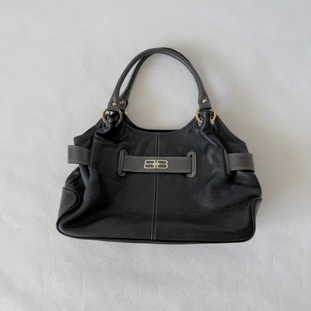 발렌시아가(Balenciaga) 레더 숄더백(금강 라이센스)