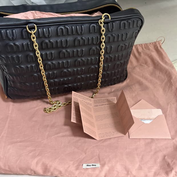 미우미우 miumiu 로고 엠보싱 체인백 라지사이즈