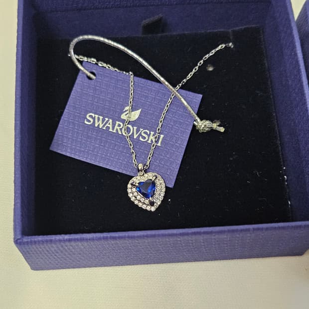 스와로브스키 블루 하트 목걸이