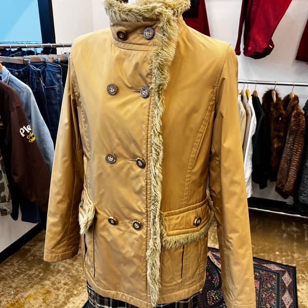 버버리 블루라벨 퍼 트리밍 하이넥 자켓