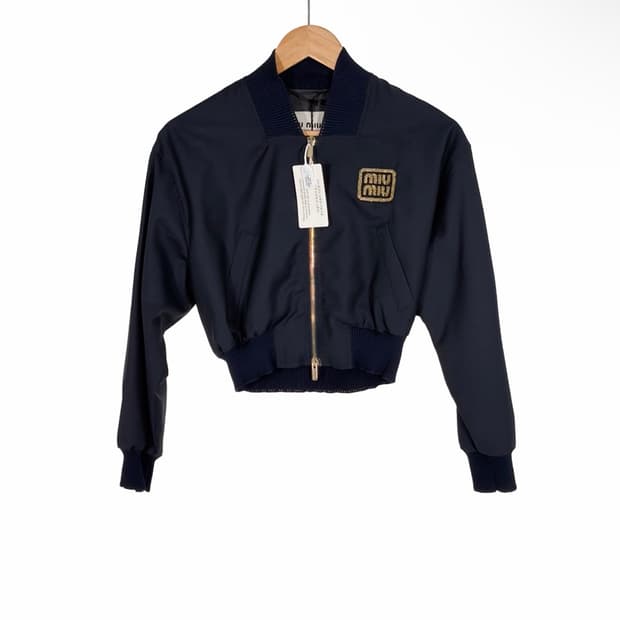 [38] 미우미우 24ss 여성 크롭 바타비아 봄버 바시티 자켓 네이비