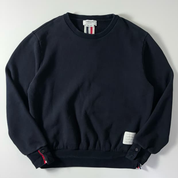 Thom browne  톰브라운 센터백 스트라이프 백삼선 맨투맨