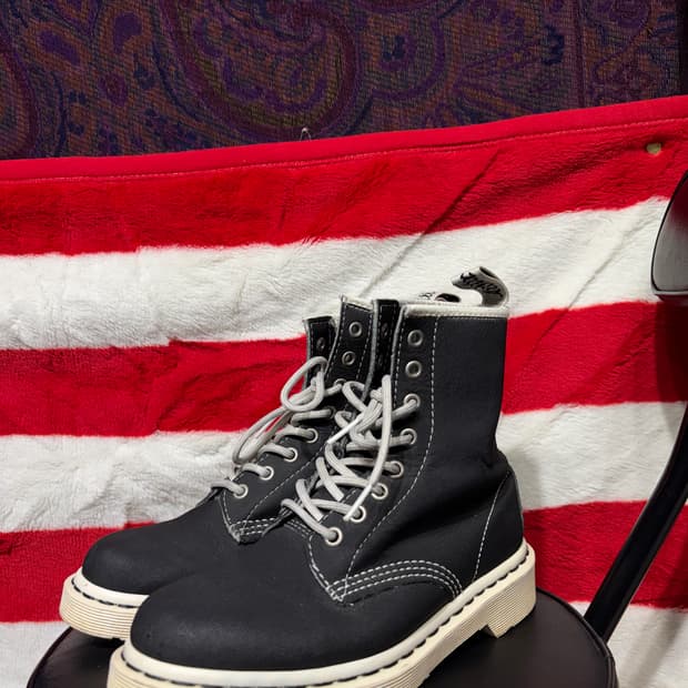 닥터마틴 테크터프  13460 8홀 부츠