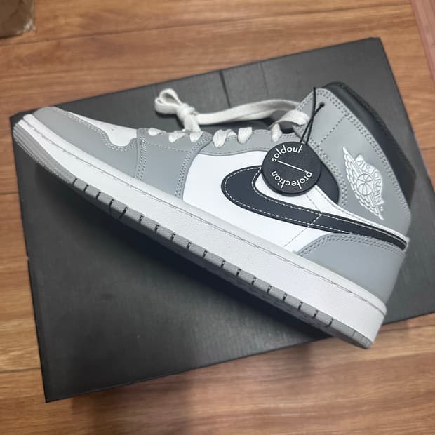 나이키 조던1 미드 라이트 스모크그레이 250