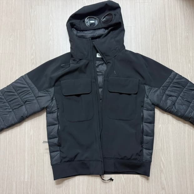 cp컴퍼니 쉘 니트 고글 패딩