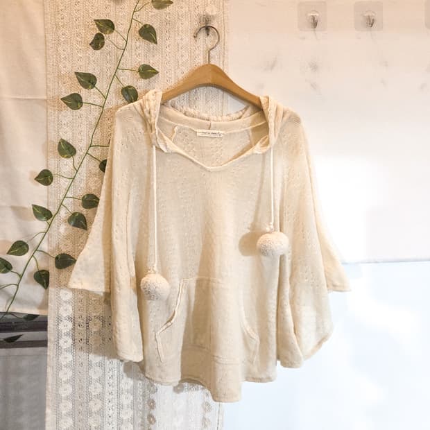 폼폼 케이프 후드 니트