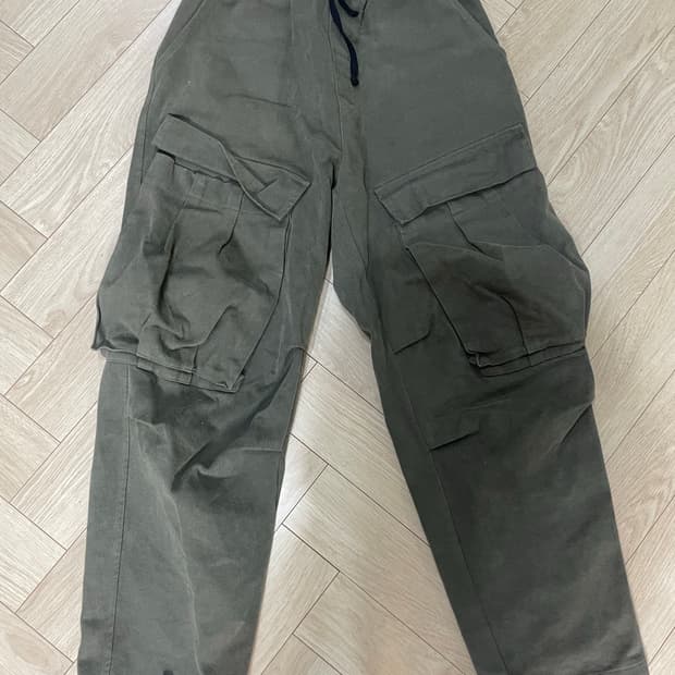 카키색 카고 팬츠 (30-32 추천 착용사진첨부)