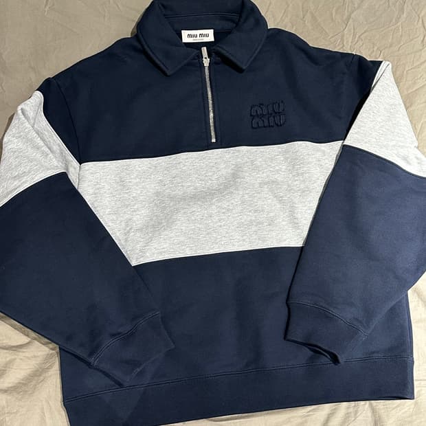 미우미우 하프 집업 맨투맨 xs 사이즈
