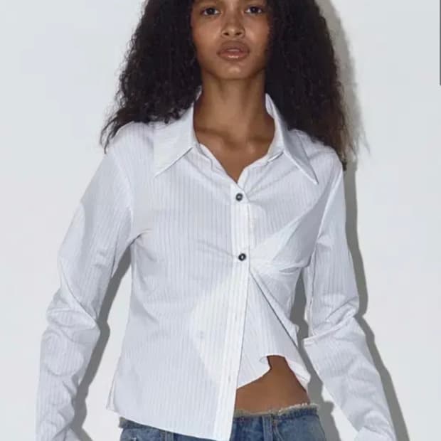 폴리수엠 핀 스트라이프 셔츠