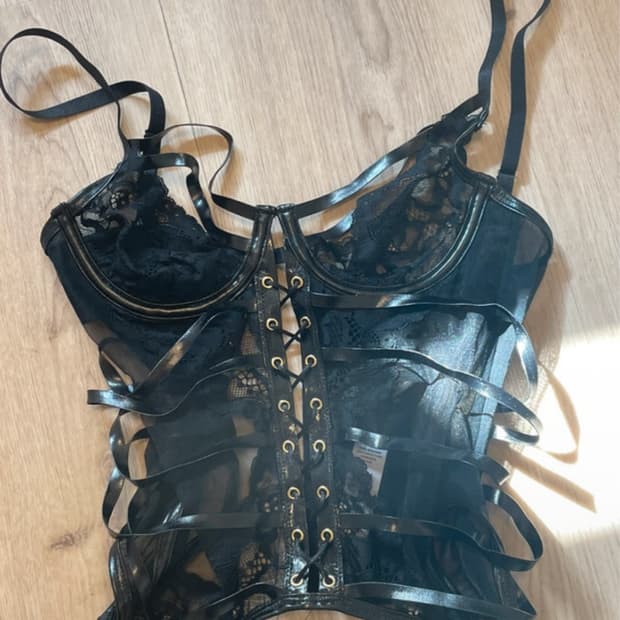 ann summers suspender