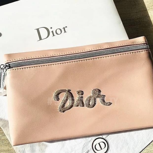 디올뷰티 비즈 모티브 클러치