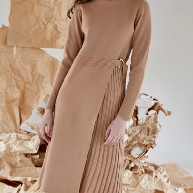 아워코모스 니트 원피스 (조보아 착용)