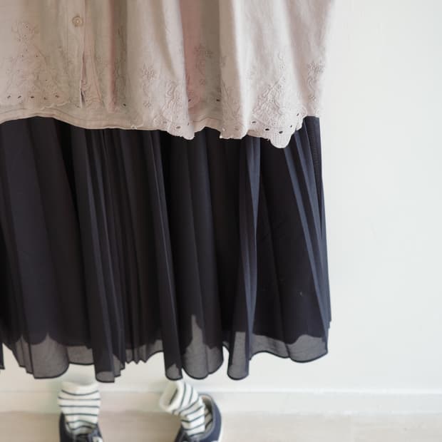 STC:R 
• 차콜 쉬폰 플리츠  롱 스커트