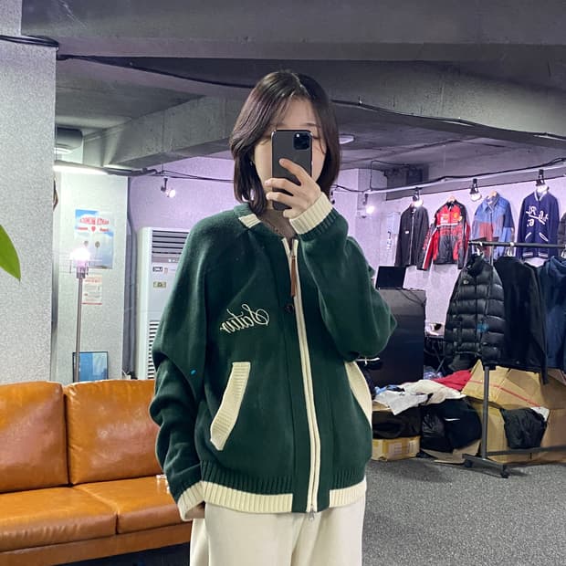 세터 스몰로고 투웨이 버튼 니트집업 B3356