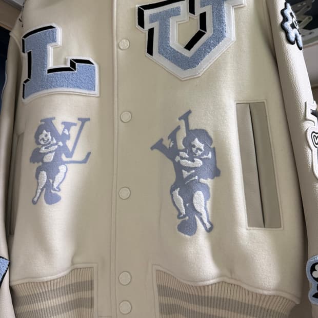 [52] 루이비통 멀티 패치 믹스드 레더 블루종 밀키 화이트